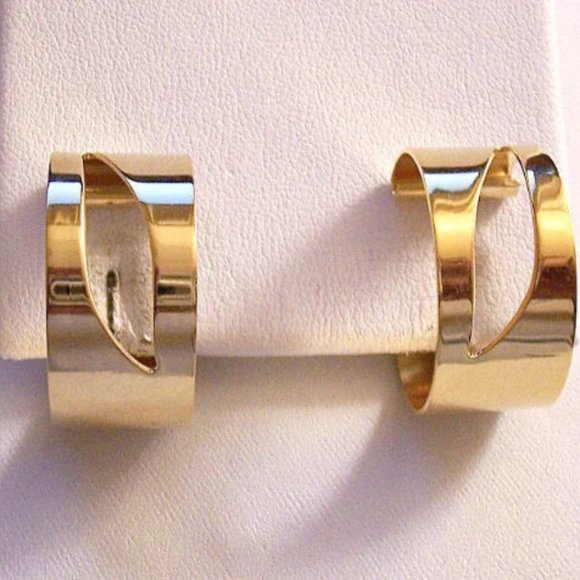 Open Swirl Hoops Clip On Earrings Gold Tone - Picture 1 of 2